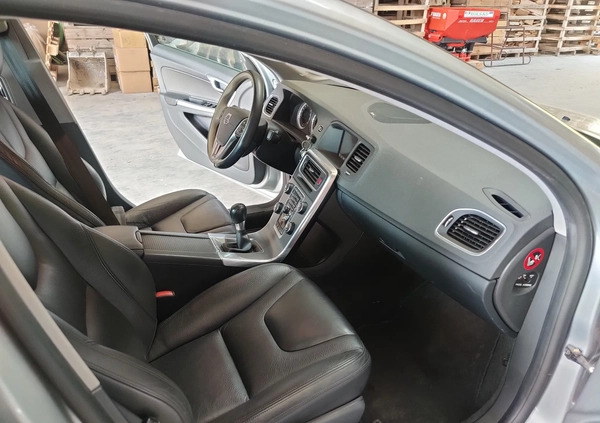 Volvo S60 cena 54000 przebieg: 180000, rok produkcji 2010 z Mogielnica małe 67